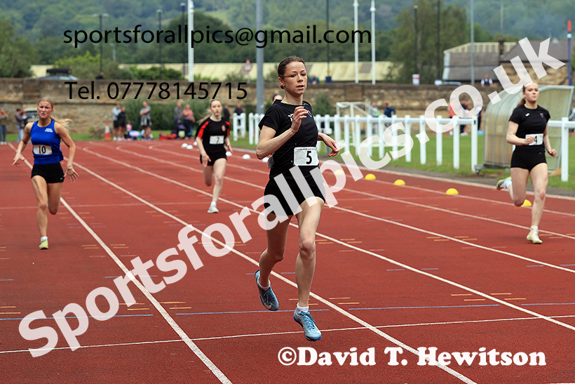 Girls 200 metres, 2025 Northumberland Schools Track and Fields, Wentworth, Hexham. Photo: David T. Hewitson/Sports for All Pics
